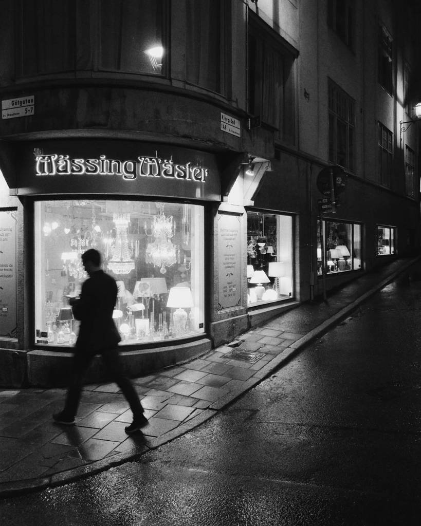 truthslinger's tweet photo. Stride-by. #StrangersinFrame https://t.co/XDnaquN9rt