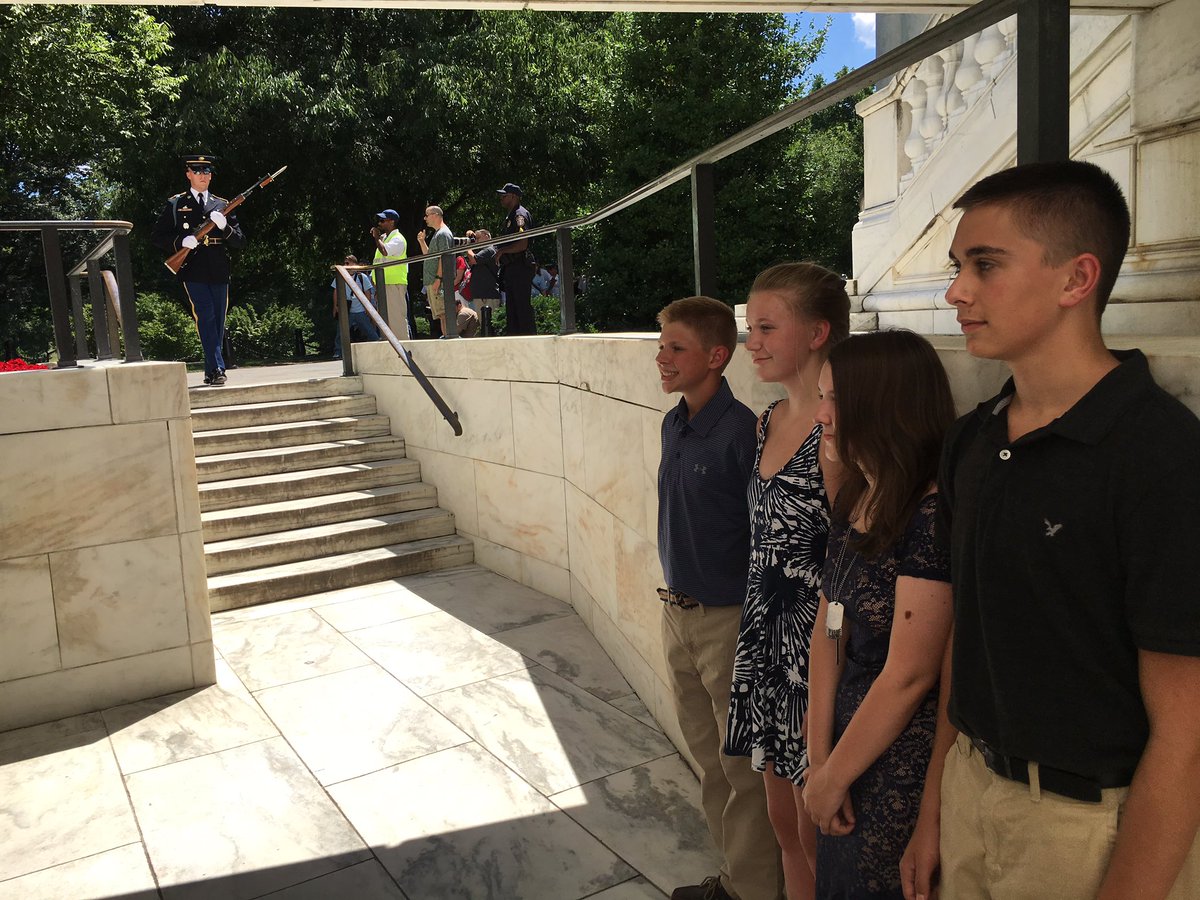 msms_sailors's tweet photo. Sailors in DC!! #msmspride #MSMSDC2016 https://t.co/cCWA1HkAY9
