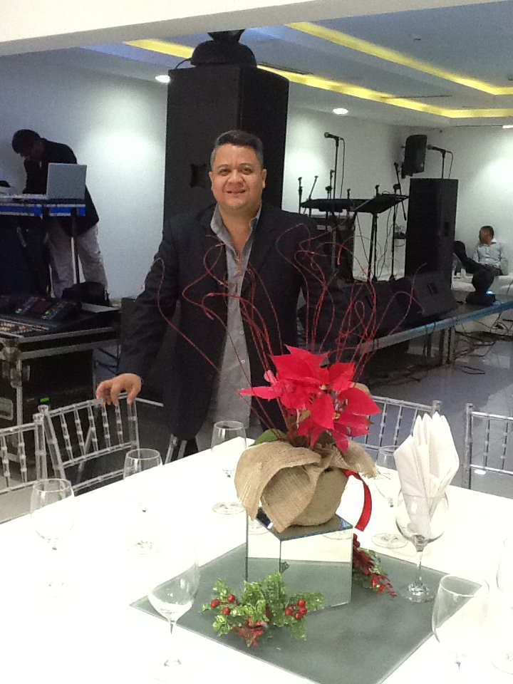 guillerfreites's tweet photo. Disfrutando algún show en Eventos Mare. https://t.co/0OKVLBIIZ7