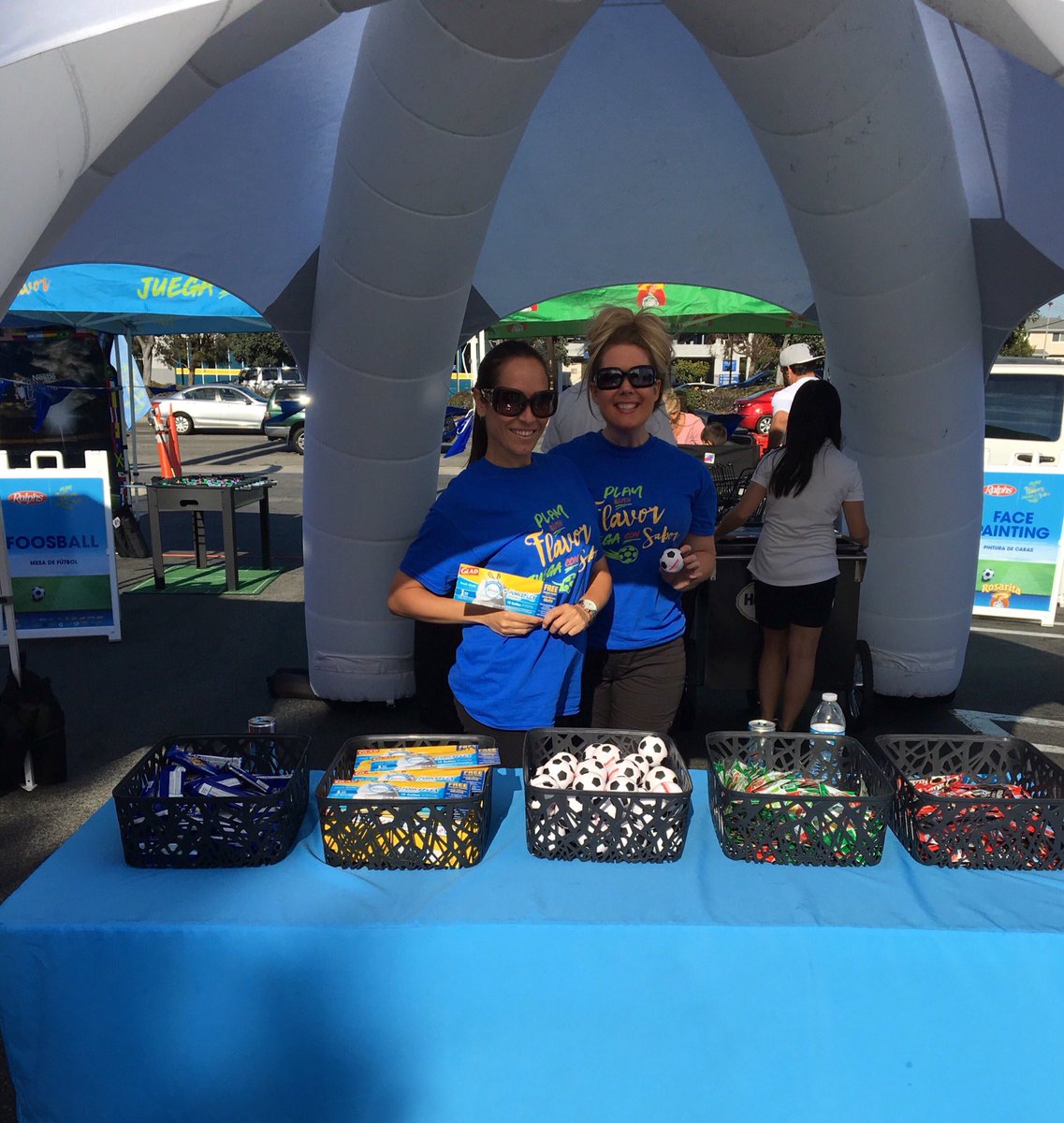 beachbaby1528's tweet photo. Had a Blast #PromoModeling for the #Ralph's Customer Appreciation Festival in #RedondoBeach! ππ΄β½οΈ #PlayWithFlavor https://t.co/Rxnyzg6zqc