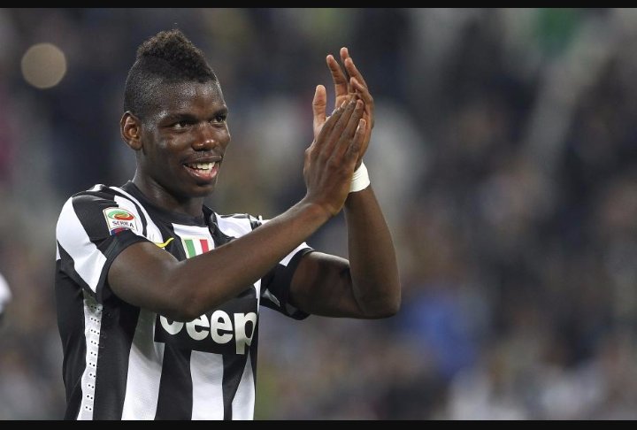 Pogba qui applaudit en plein match, une provocation envers <a href="/DebbouzeJamel/">Jamel Debbouze</a> ? #TweetCommeLEquipe