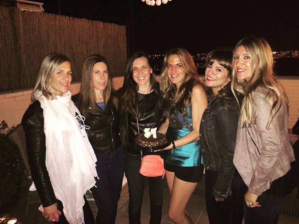 barbarella138's tweet photo. Celebrando el #Cumpleaรฑos de nuestra #MartaFaraco #amigasparasiempre #amigasalpoder #superโฆ https://t.co/opx3x6GYdU https://t.co/EGbaZRSYyI
