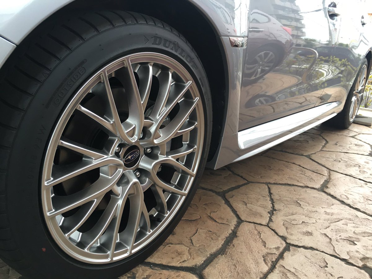 いわっき それにしてもwrx S4のハイパフォーマンスタイヤ 245 40r18タイヤ アルミホイール 専用足回り 仕様カッコええ