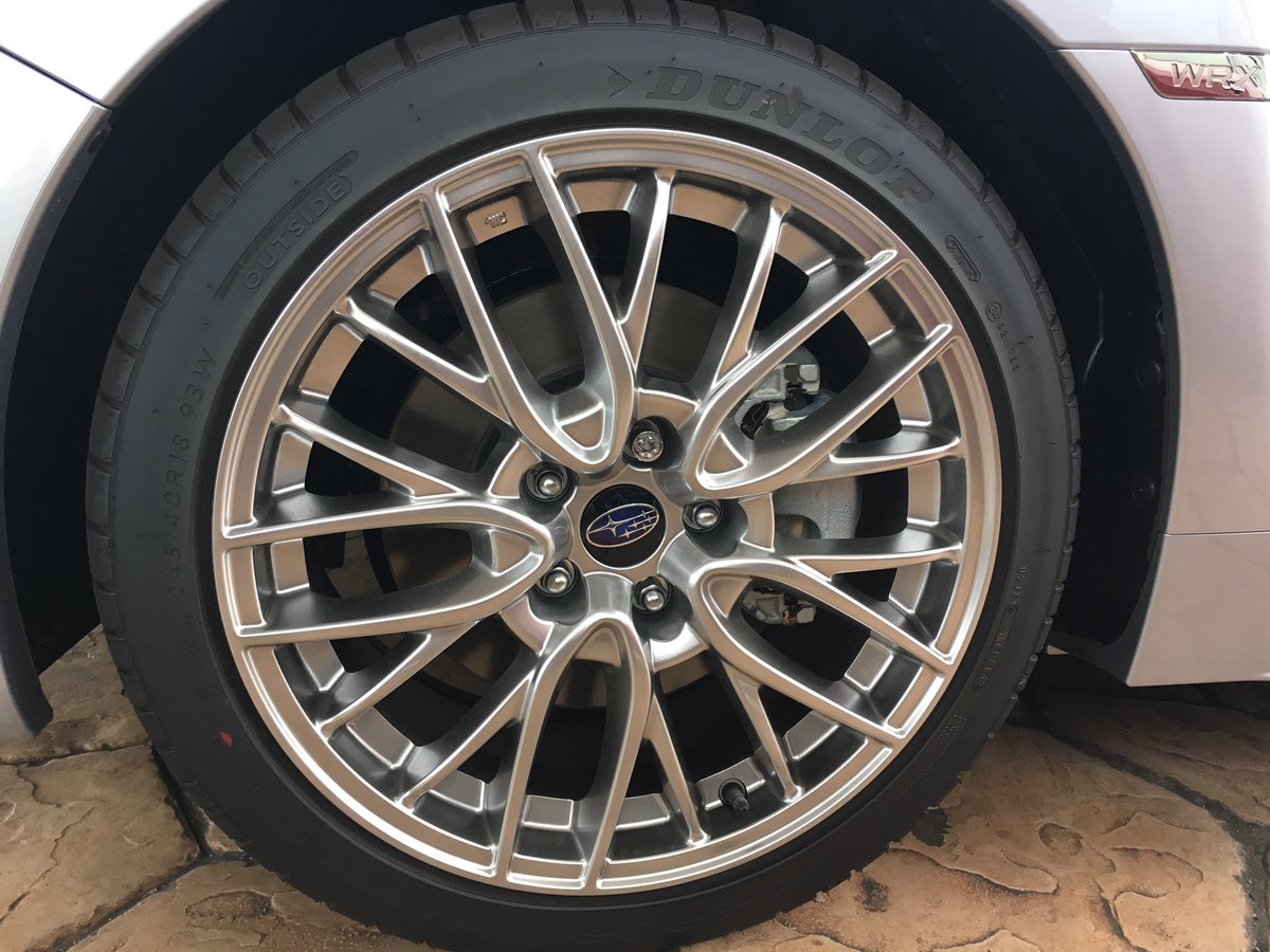 いわっき それにしてもwrx S4のハイパフォーマンスタイヤ 245 40r18タイヤ アルミホイール 専用足回り 仕様カッコええ