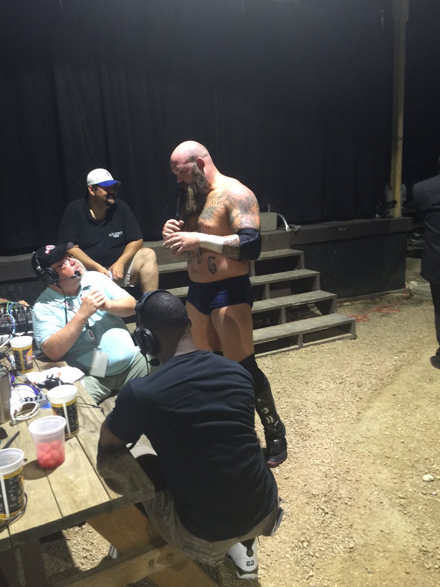 HeelFaceRaslin's tweet photo. .@RAYMONDxROWE joining the @SGTWATX crew on @HaysCountyRadio at #ANightToGiveBack https://t.co/GVi3KCXHh2
