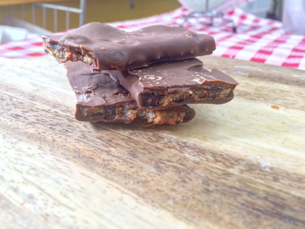 FriedandTrue's tweet photo. @Eat24 or some chocolate candied bacon...? https://t.co/gA1tat5a3p