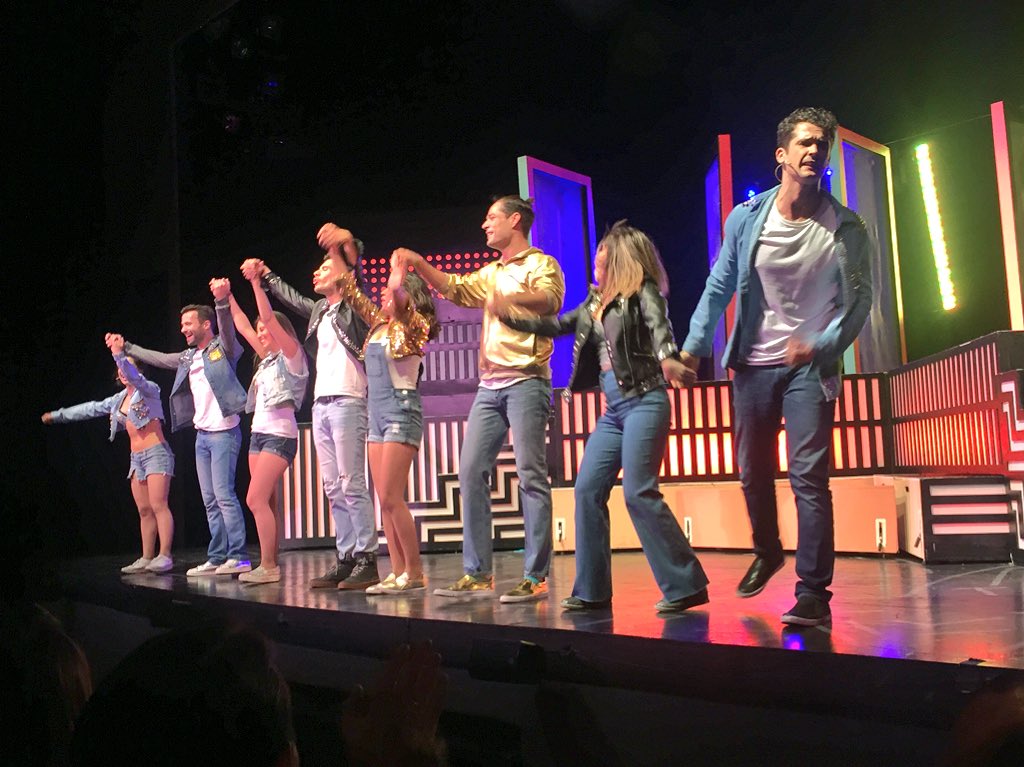 👏🏼 de pie! @verdadoretomx es un adrenalínico viaje a los 90s Felicitaciones y gracias <a href="/RodrigoMassa/">Rodrigo Massa</a> <a href="/GloriaAura/">Gloria Aura 🕊️</a> 🇨🇱🇲🇽