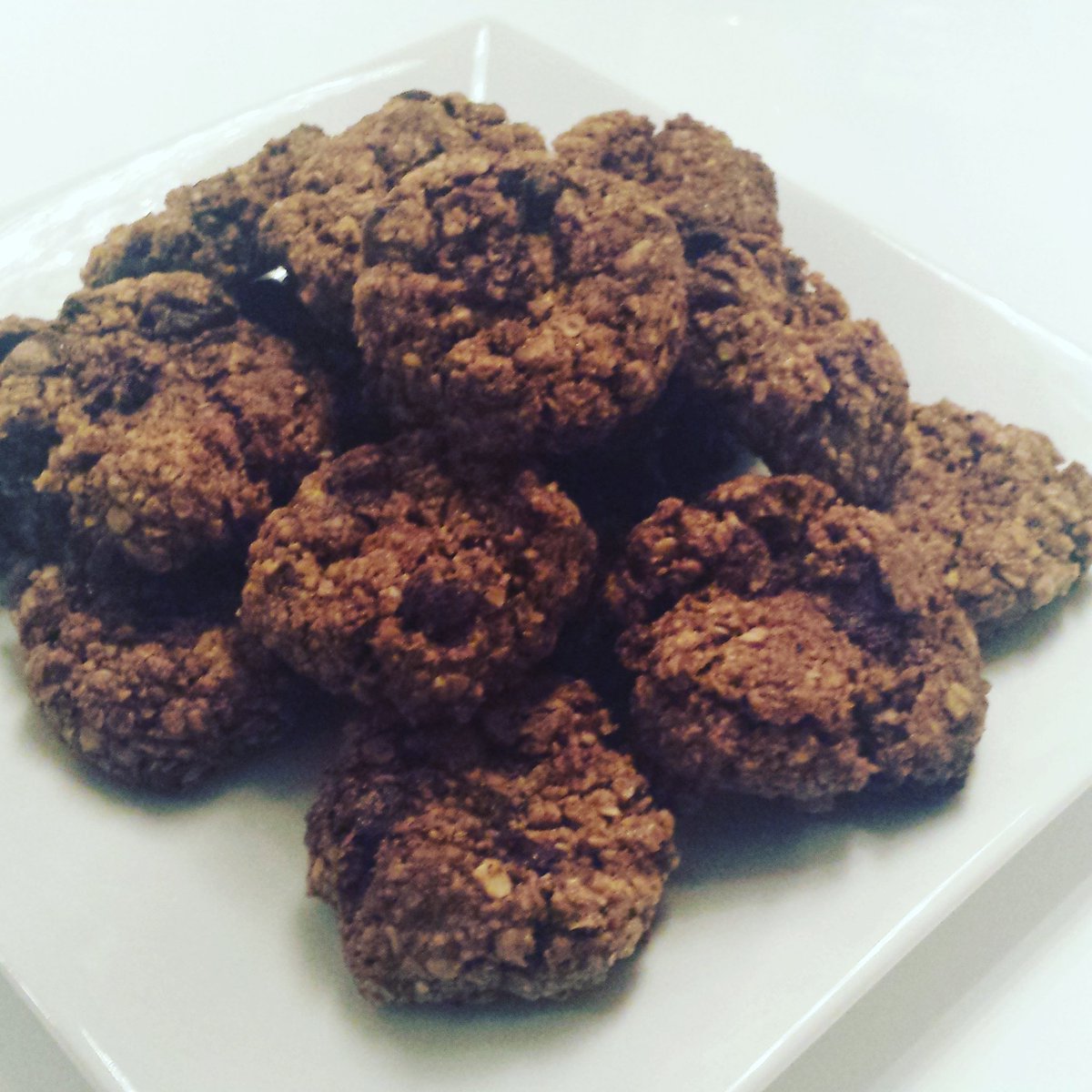 UGraca's tweet photo. #oatmeal #chocolatechips #cookies #yummylicious https://t.co/HOD3CSAMIT