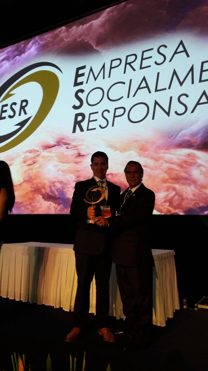 BRNNogales's tweet photo. @BRNNogales recibe Distintivo ESR (Empresa Socialmente Responsable) #esr2016 #EncuentroESR https://t.co/9yS1I2GdIB