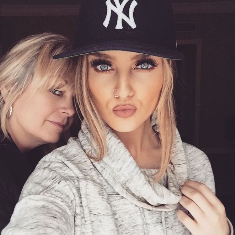 PerrieTH's tweet photo. Perrie Edwards 2015 selfies💖 https://t.co/6wyB2ULaZV