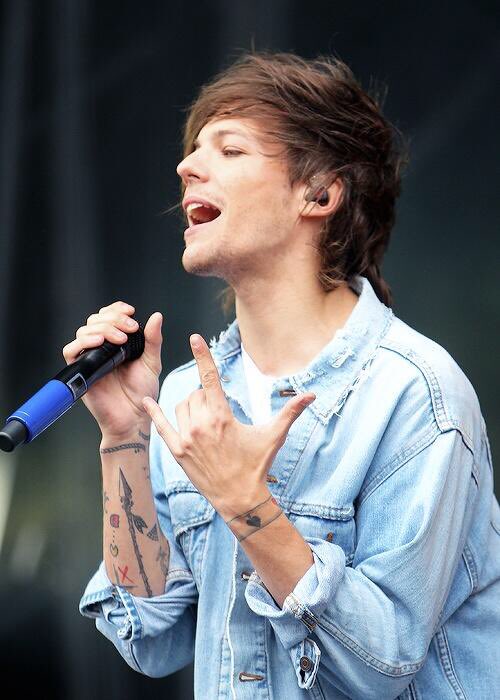 Koara_1D's tweet photo. 初タグ!!RTお願いします😊💓
🌺#洋楽好きな人RT 
🌴#海外好きな人RT 
🌺#1D好きな人RT 
🌴#LouisgirlRT
🌺#留学したい人RT 
🌴#中学生RT
🌺#RTした人全員フォローする https://t.co/vmWsgW2P32