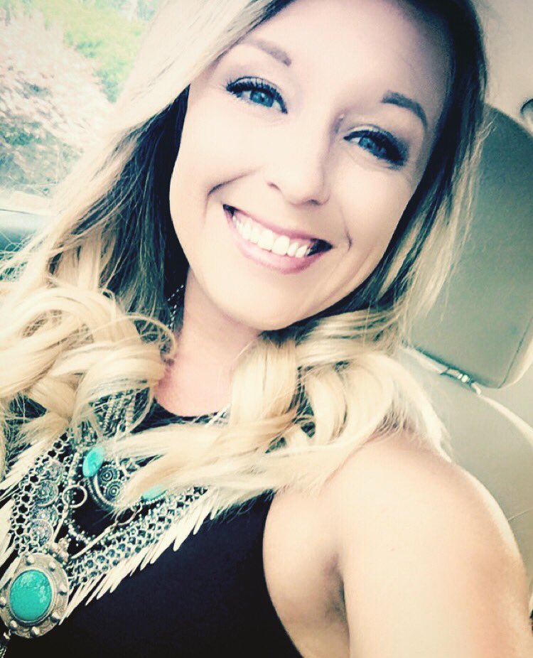 LesleyRotramel's tweet photo. When ur friend loans u her vintage necklace &amp; dresses you in a fab dress! Go shop @nuancestylehouse! #stylemenuance https://t.co/7zV9eKdqyk