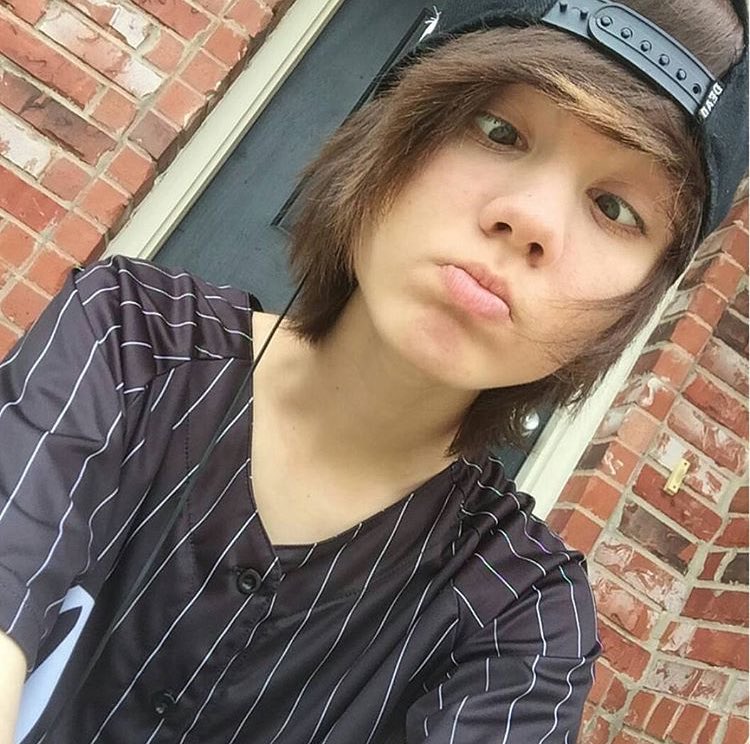 I don't post enough selfies,
so here's my ugly but silly face