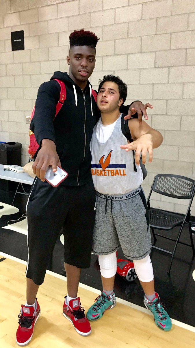 austinpola33's tweet photo. The bro Z got bounce🐰🐐🏀 #sauce #bucketnation @1KingZ4 https://t.co/gSpdDhodek