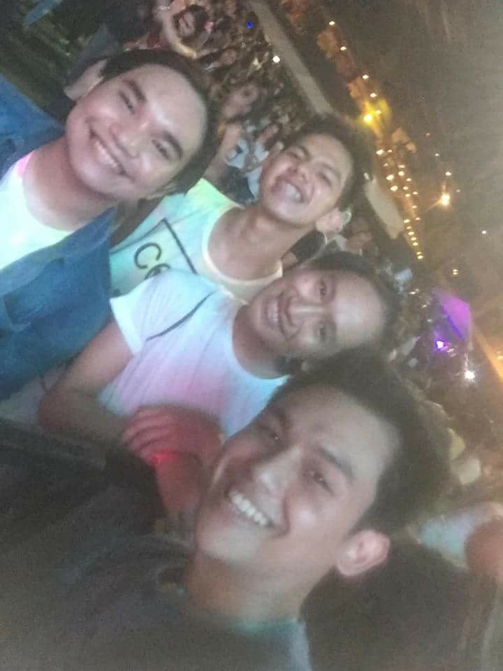 neknekmoo's tweet image. What a Vibrant night! #GoWildWithPaint