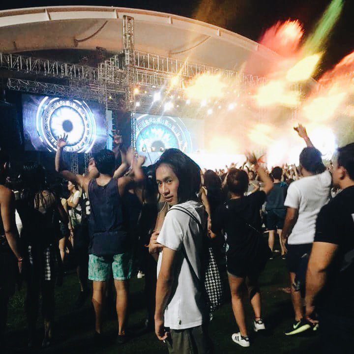 neknekmoo's tweet image. What a Vibrant night! #GoWildWithPaint