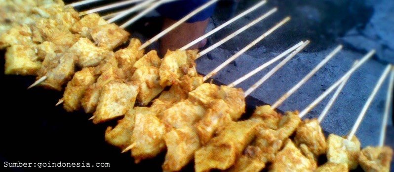 HelloBillPOS's tweet photo. Yap! "Sate Susu Bali" merupakan kuliner sate yang unik & hanya dibuat selama bulan Ramadhan. #HelloBillPOS https://t.co/e8ISUquD9w