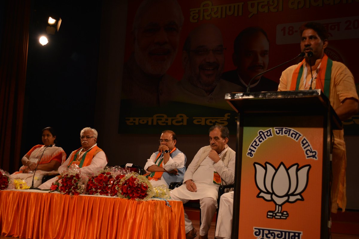 BJP4Gurugram's tweet photo. BJP Haryana executive meet was inaugurated by Haryana CM shri Manohar lal khattar and shri Subhash Barala. https://t.co/gUWQlux3uO