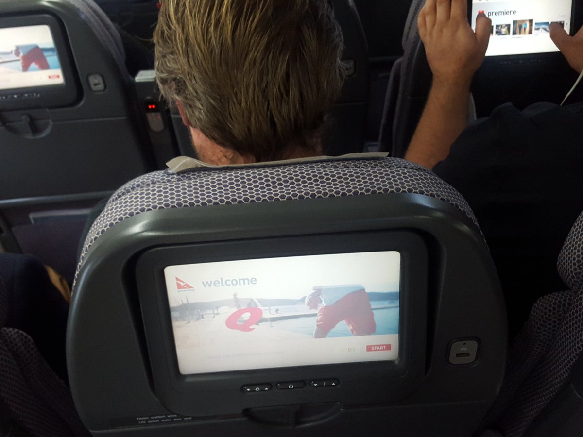 Shonkytonk's tweet photo. Middle seat? Gold f flyer doesn't even get you preferred seat? @Qantas #youcouldntcareless #nexttimeimflyingvirgin https://t.co/4TwQQzyUmQ