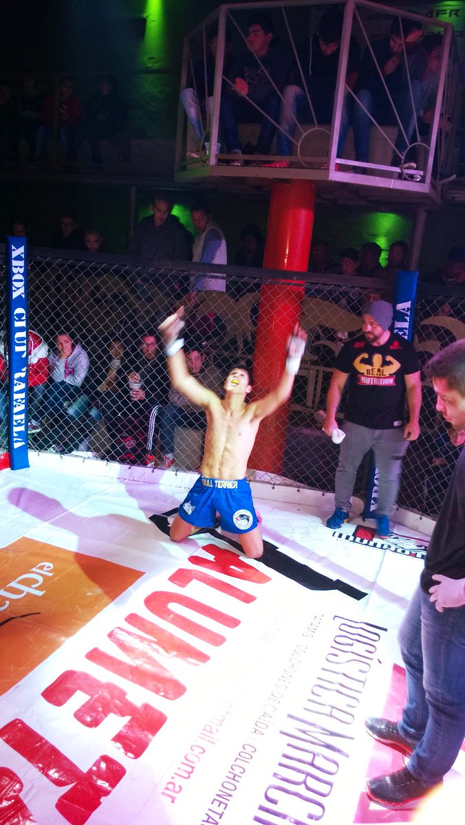 AbronDiego's tweet photo. #MMA #Bjj #Team #QUETRIO #profeJOSE #hermanoFRANCO #Oss #VICTORIA. https://t.co/rSamGMgq4D