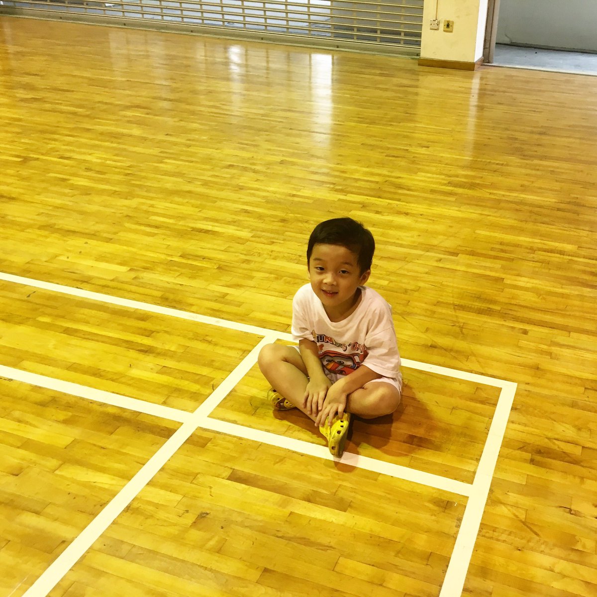 ChrisnantaBC's tweet photo. Hi I'm Yang Yang! I'm here to support my brother for badminton training 😊 come and join us! https://t.co/qzOhgPRKxg