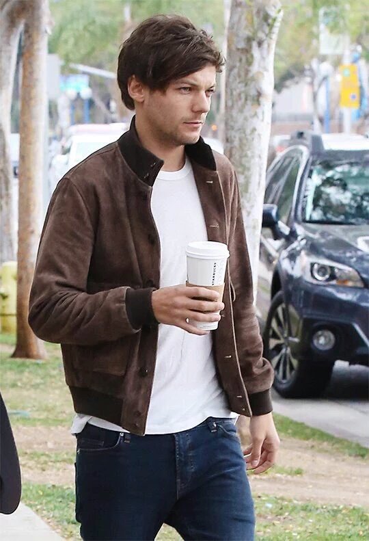 AllAbout1DItaly's tweet photo. Louis out in LA (17-6-2016)-S. https://t.co/5794R7alOf