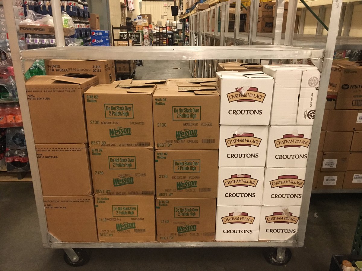 LukeWycuff's tweet photo. #whileyouweresleeping #snappingneckscashingchecks #thatbirdtho #PublixLife https://t.co/4sX9SjzjVP
