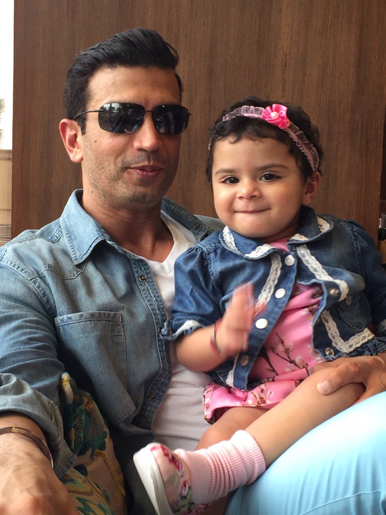 ishakonnects's tweet photo. Happy Fathers Day #PapaTim 😍😍 https://t.co/zSGbzKySEB