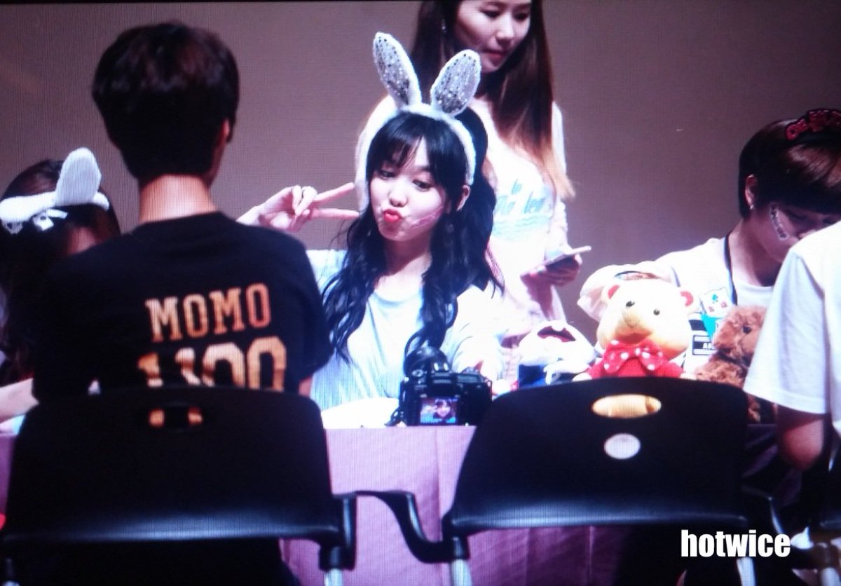 [트와이스] 팬들 카메라로 사진찍기놀이하는 트둥이들 | 인스티즈