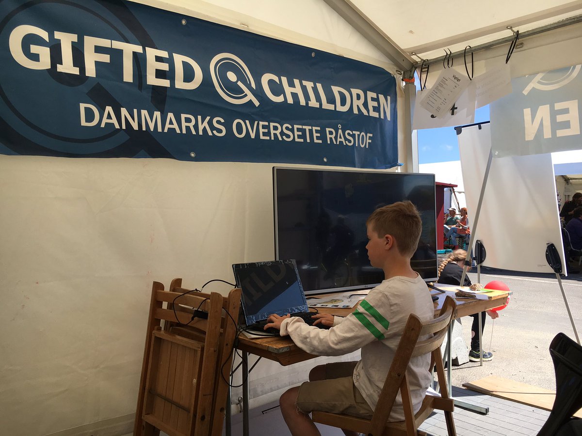 GiftedDk's tweet photo. #fmdk bygget i minecraft - se det på J4 hos #GiftedChildren #dkpol https://t.co/Sj4bQuR6SI