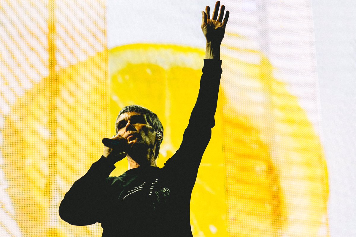 LOOK// 3 down, 1 to go! 🍋

#TheStoneRoses #Manchester