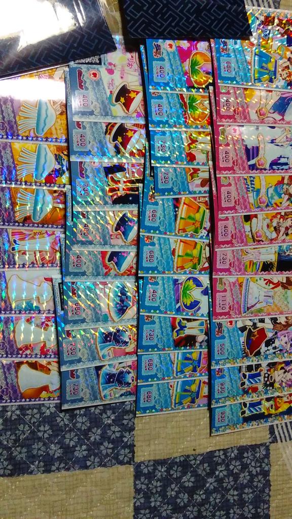 sintan04's tweet photo. 【コーデ交換】
求)画像1印なし
譲)画像2、3、4
レアリティが合わない場合は複数と交換可能ですが
SCRはSCR同士でお願いします
マネは緑ハムと黄クマの混合になっています
マネ不問
#プリパラ交換
#hamuG
#kumaY https://t.co/aQPbu5e3nX