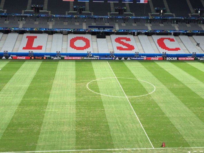 Footballogue's tweet image. [#Euro2016] La pelouse du stade Pierre Mauroy avant #FRA - #SUI..

(@kevjeffries)