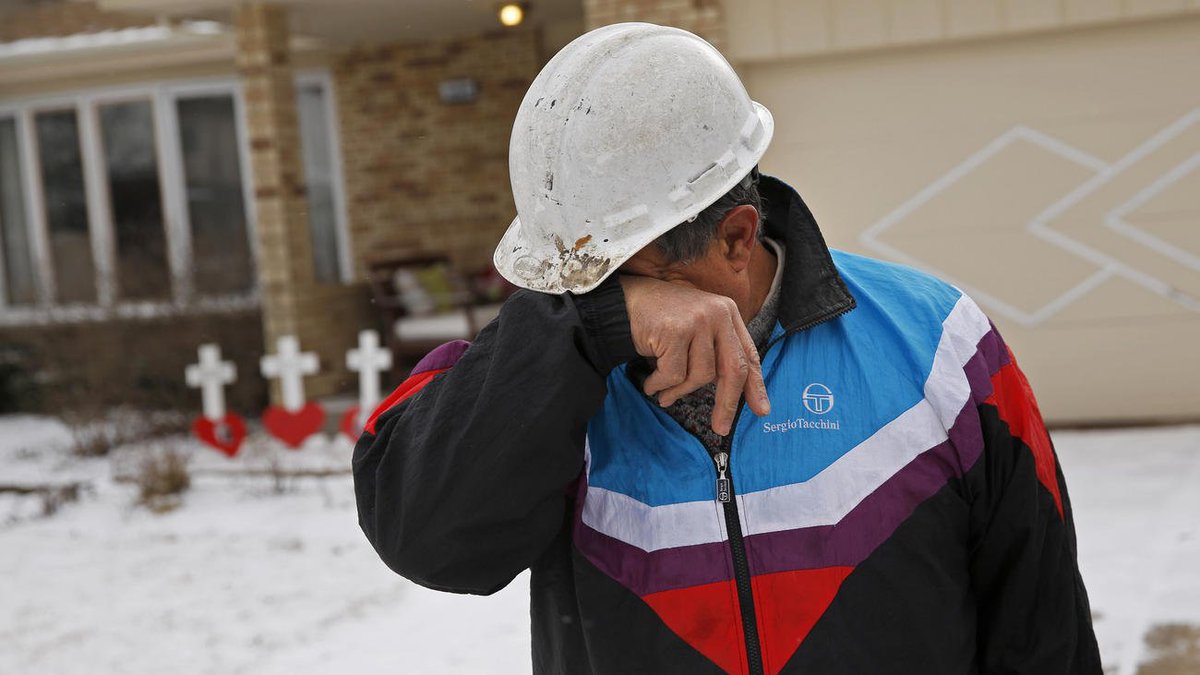 chicagotribune's tweet photo. Retired Illinois carpenter Greg Zanis has made about 15,000 crosses erected at crime scenes https://t.co/FVjdlJK1Dc https://t.co/QMh5Ps5Xvl