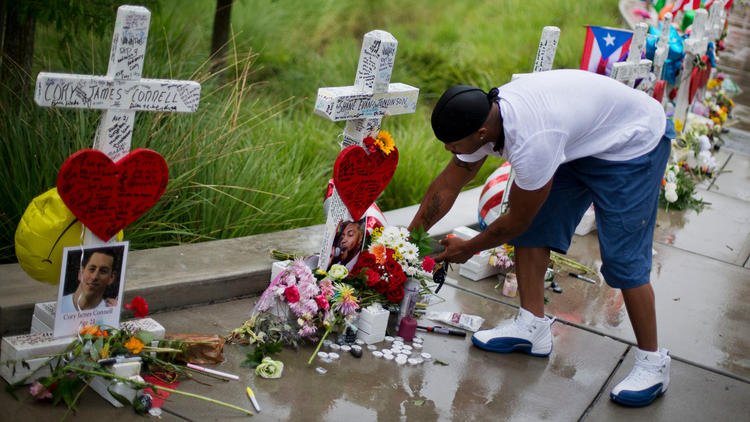 chicagotribune's tweet photo. Retired Illinois carpenter Greg Zanis has made about 15,000 crosses erected at crime scenes https://t.co/FVjdlJK1Dc https://t.co/QMh5Ps5Xvl