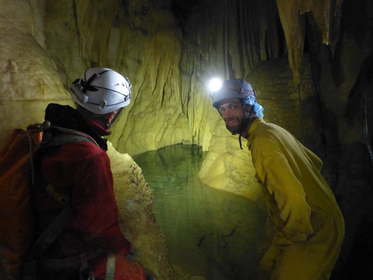 timoishappy's tweet photo. Ein unterirdischer See in der Grotte di Frasassi.
#frasassitour #destinazionemarche #visitfrasassi https://t.co/FBf7zbyuI3