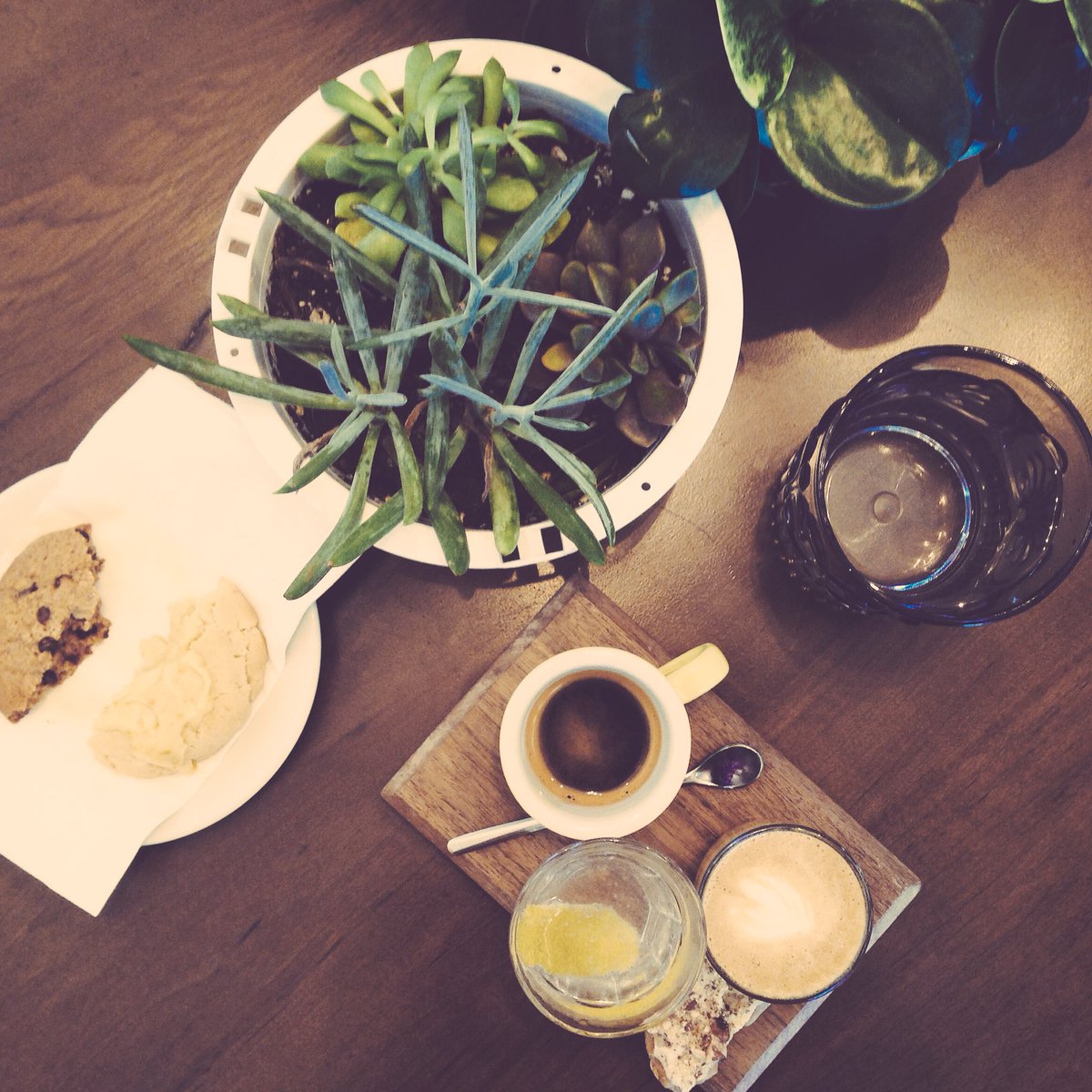 __sojourner__'s tweet photo. Late night coffee tweet. https://t.co/umsmZ5gXw9