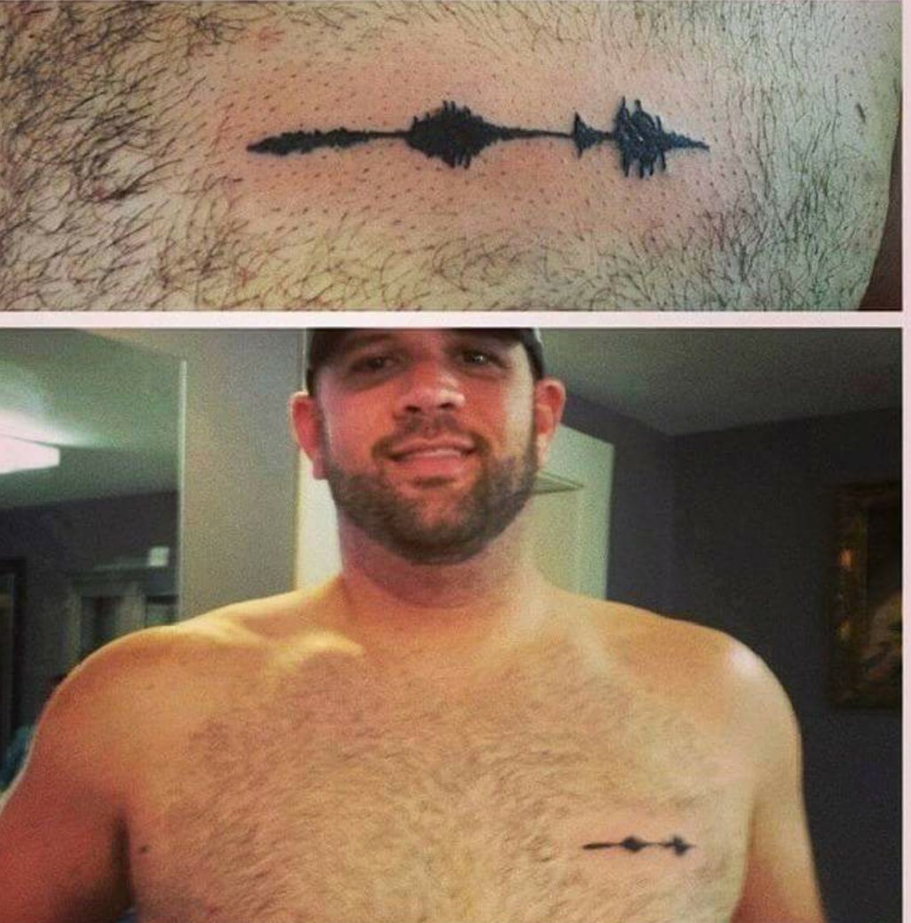 Geçen sene ölen bebeğinin gülüşünün ses dalgalarını kalbinin üstüne dövme yaptıran baba , Babalar Günün kutlu olsun