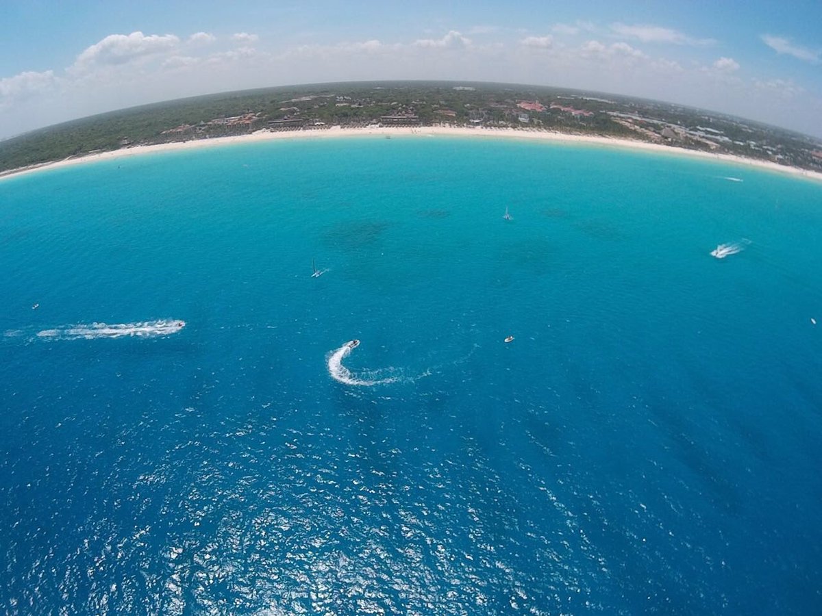 CarlaParody's tweet photo. Desde el aire es mejor 👏🏼👏🏼
#MX2016 #PlayaDelCarmen
#merecesloquesueñas https://t.co/Rm0mnK7Ccf