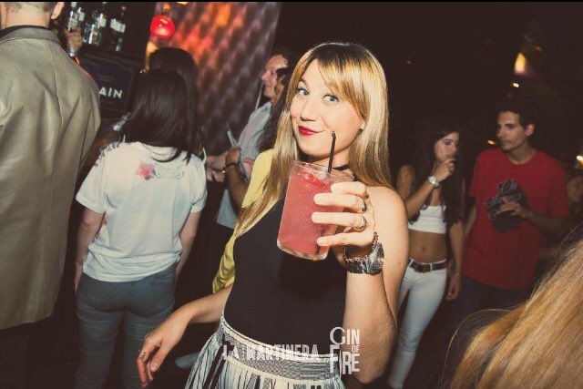 4onfirepremium's tweet photo. @ginoffire #fiesta #copas #novedadenlanoche ginoffire irrumpe en la noche #Barcelonesa con fuerza #bartender https://t.co/W6VXxdQqZI