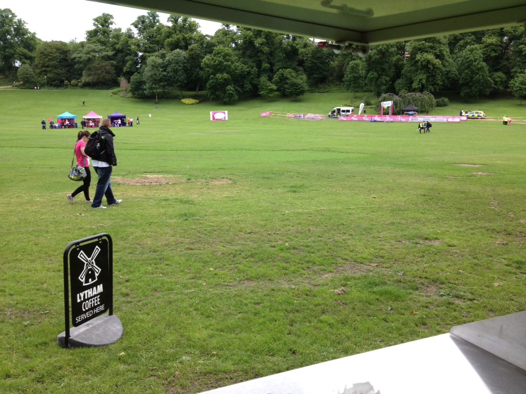 CoffeeVintageCo's tweet photo. #viewfromtheoffice @LythamCoffeeCo lattes &amp; @flapojacks waiting 4 #pinkarmy #avenhampark @raceforlife @CRUKEventsNW https://t.co/xi6oZzp2Io