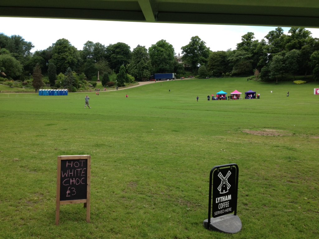 CoffeeVintageCo's tweet photo. #viewfromtheoffice @LythamCoffeeCo lattes &amp; @flapojacks waiting 4 #pinkarmy #avenhampark @raceforlife @CRUKEventsNW https://t.co/xi6oZzp2Io