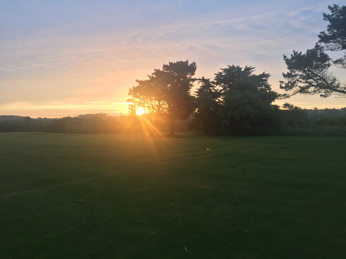 superfezzle's tweet photo. Holes played before sunrise #dawnpatrol #golf https://t.co/8uCEP7sBGi