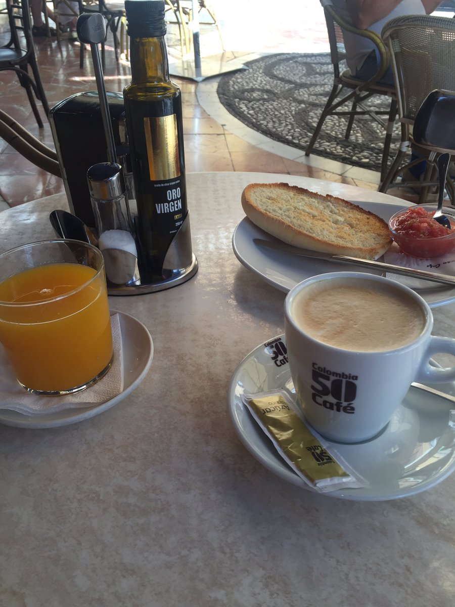 ASAJAJoven's tweet photo. Te levantas y... Café, leche, azúcar, zumo, pan, aceite, tomate...Sin un agricultor, no tendrías nada de esto!! https://t.co/odtK7RFL99