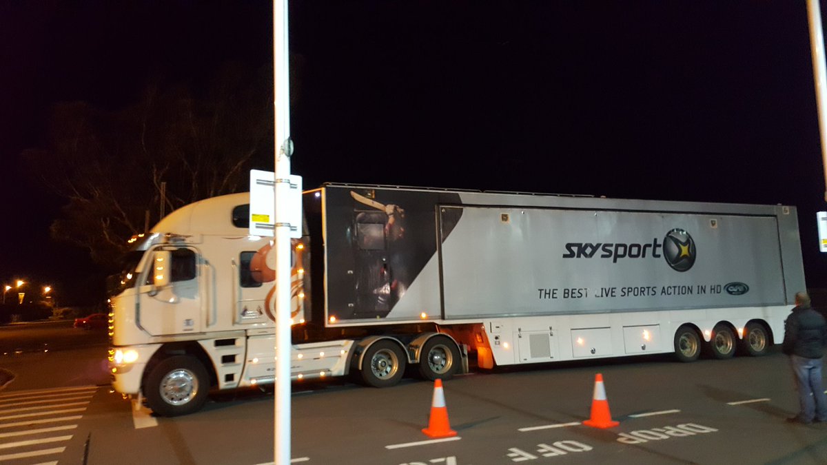 sarahandenda's tweet photo. The excitement is building for @SIDE_NZ sky sports have just turned up#cantwait invercarrrrrrrgill 2016 https://t.co/F1mvPcSoXE