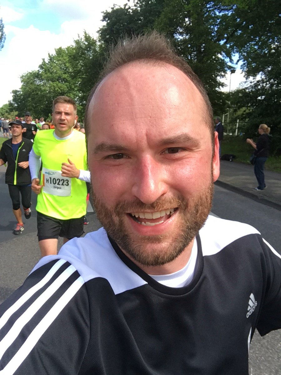 lukizzl's tweet photo. Km 15 / Run Run Run @StuttgartLauf #DigitalLife #DaimlerCONNECT #21km #StuttgartLauf https://t.co/xGJHiqSUzB https://t.co/CGCXQEkPtW