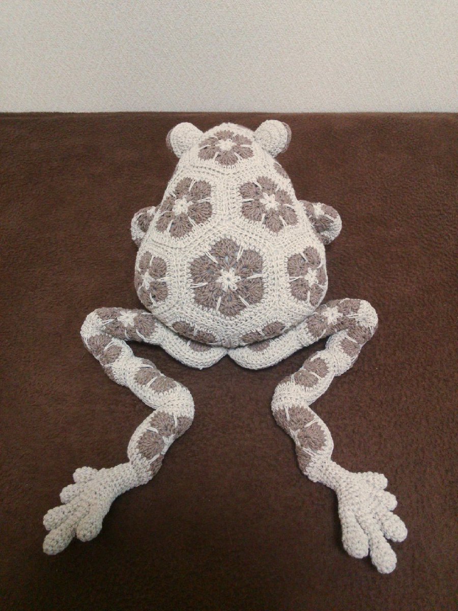 カエル完成しました！(๑•̀ㅁ•́ฅ✧ アフリカンフラワーは以前載せた私の