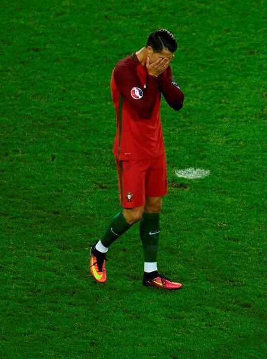 alber0609's tweet photo. Te animé, te critiqué y aprendí que sabes callar muchas bocas, la mía una de ellas, eres enorme @Cristiano https://t.co/0NbP8sNZ1B