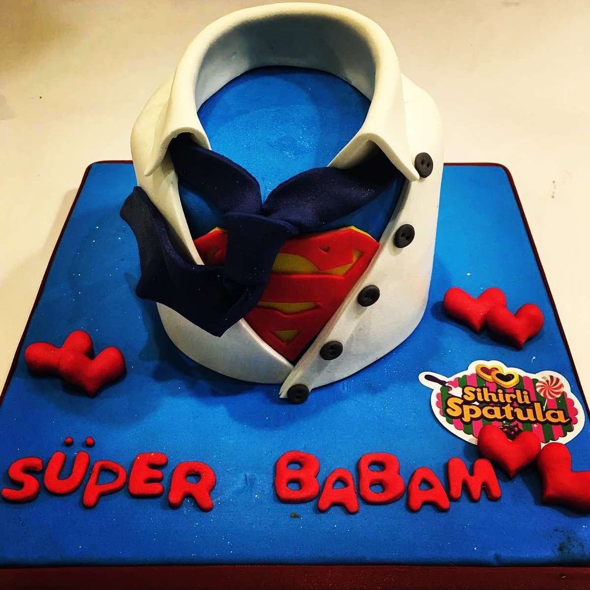 Ne zaman ihtiyaç duysak kalbimizde bulduğumuz süper kahraman babalara...