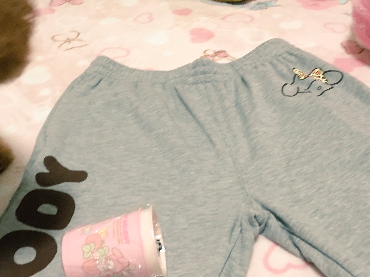 Sa 購入品 しまむらのマイメロのズボン セール価格の 900 苺のもあったけどlサイズだったので ヒョウ柄 ヒョウ柄もすきだよ あとダイソーでコップも かわいいね Sa 購入品 しまむらのマイメロのズボン セール価格の 900 苺のもあったけどlサイズだったので ヒョウ柄 ヒョウ柄もすきだよ あとダイソーでコップも かわいいね